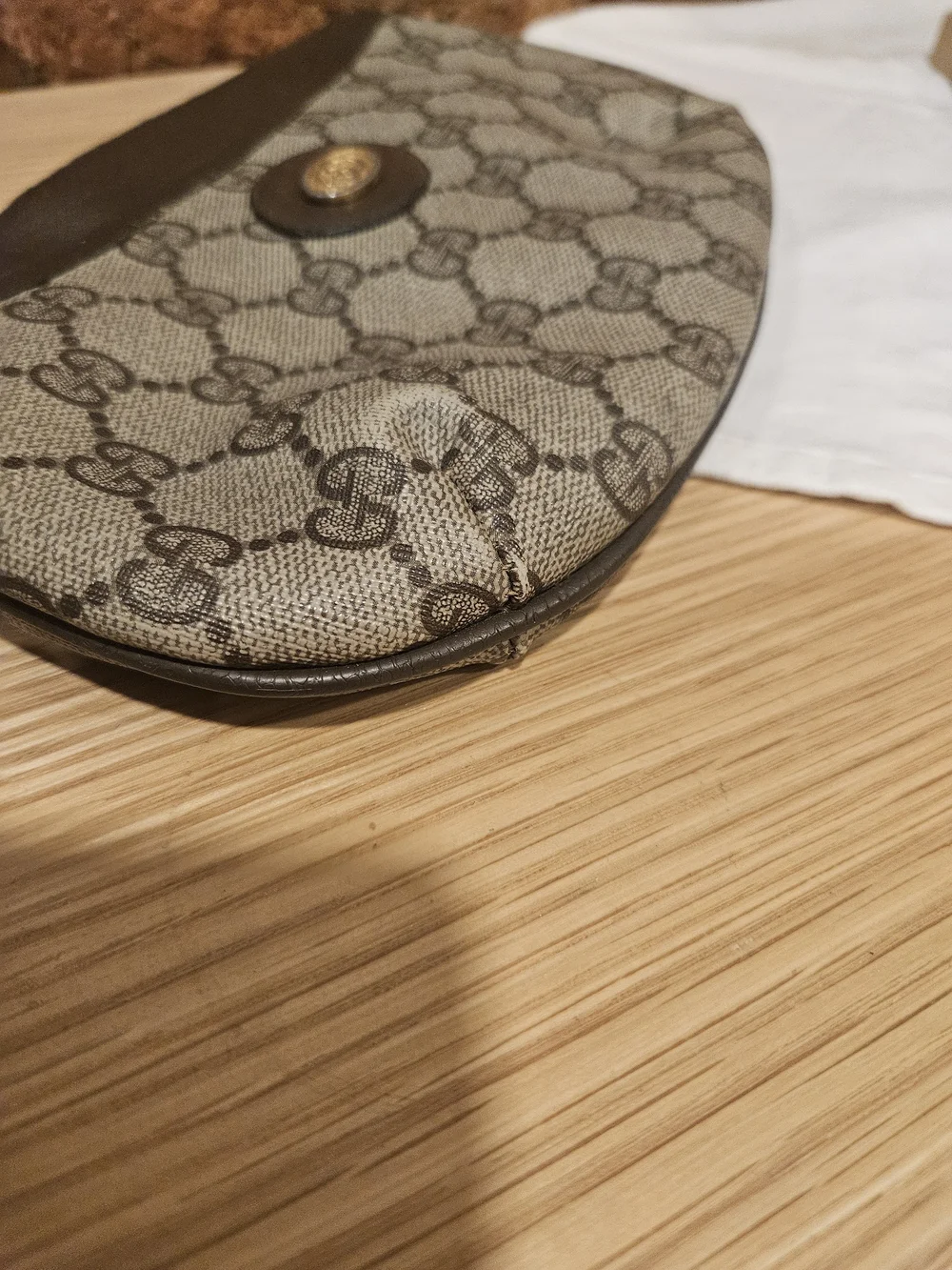 Gucci classic wristlet